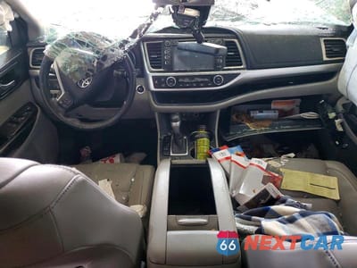 Zdjęcie 8 z 13 samochodu: 2018 TOYOTA HIGHLANDER XLE VIN:5TDJZRFH7JS849844 - miniatura