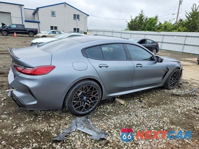 Trzecie zdjęcie samochodu z tyłu: 2022 BMW M8 VIN:WBSGV0C03NCJ88216 - miniatura