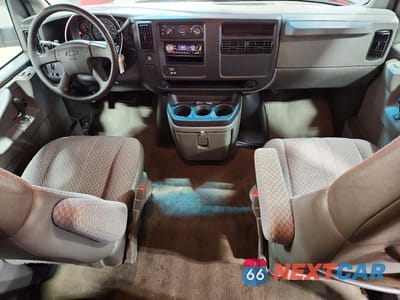 Zdjęcie 8 z 13 samochodu: 2003 CHEV EXPRESS G3500 VIN:1GAHG39U531131664 - miniatura