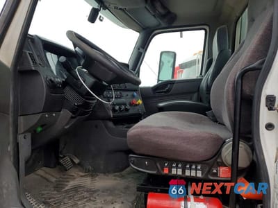 Zdjęcie 9 z 10 samochodu: 2018 INTERNATIONAL LT625 SEMI TRUCK VIN:1HSDYAPR4JH698255 - miniatura