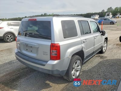 Trzecie zdjęcie samochodu z tyłu: 2013 JEEP PATRIOT LATITUDE VIN:1C4NJPFA2DD141274 - miniatura