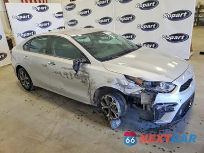 Czwarte zdjęcie samochodu z boku: 2021 KIA FORTE LXS VIN:3KPF24AD3ME346537 - miniatura
