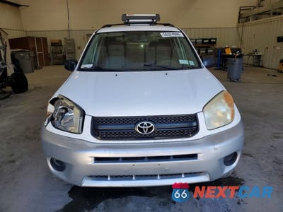 Piąte zdjęcie samochodu w środku: 2005 TOYOTA RAV4 BASE VIN:JTEHD20V556035213 - miniatura