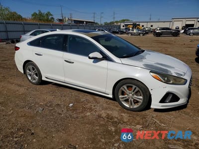 Czwarte zdjęcie samochodu z boku: 2018 HYUNDAI SONATA SPORT VIN:5NPE34AF4JH646864 - miniatura