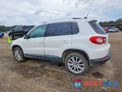 Drugie zdjęcie samochodu z przodu: 2011 VOLKSWAGEN TIGUAN S VIN:WVGAV7AX4BW545446 - miniatura