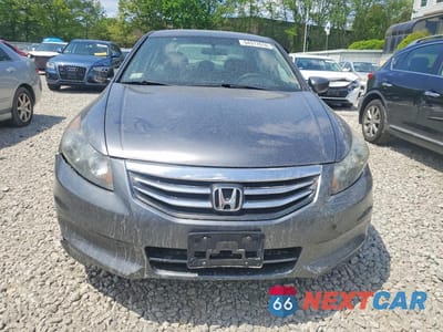 Piąte zdjęcie samochodu w środku: 2011 HONDA ACCORD LXP VIN:1HGCP2F4XBA094059 - miniatura