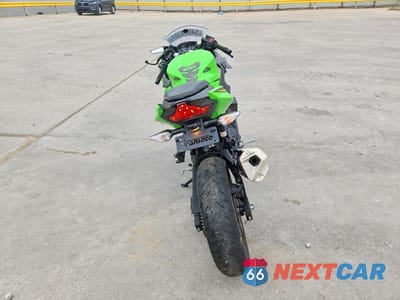 Czwarte zdjęcie samochodu z boku: 2018 KAWASAKI EX400 VIN:JKAEXKG19JDA09332 - miniatura