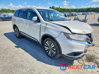 Czwarte zdjęcie samochodu z boku: 2020 MITSUBISHI OUTLANDER SE VIN:JA4AD3A33LZ048735 - miniatura