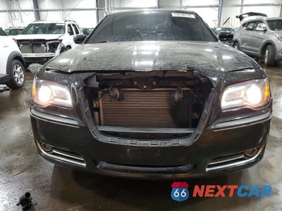 Piąte zdjęcie samochodu w środku: 2014 CHRYSLER 300 S VIN:2C3CCAGG7EH273649 - miniatura