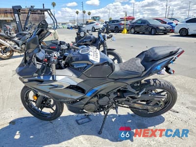 Trzecie zdjęcie samochodu z tyłu: 2025 KAWASAKI EX500 VIN:ML5EXGG19SDA69139 - miniatura