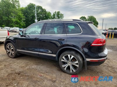 Drugie zdjęcie samochodu z przodu: 2017 VOLKSWAGEN TOUAREG WOLFSBURG VIN:WVGRF7BP9HD000586 - miniatura