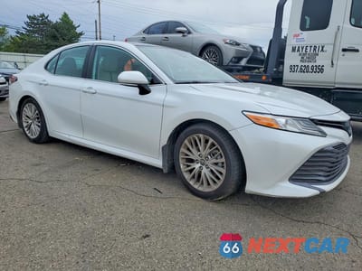 Czwarte zdjęcie samochodu z boku: 2019 TOYOTA CAMRY XLE VIN:4T1B11HK2KU781323 - miniatura