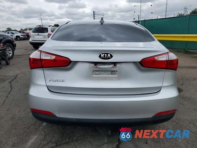 Zdjęcie 6 z 12 samochodu: 2014 KIA FORTE LX VIN:KNAFX4A60E5105242 - miniatura