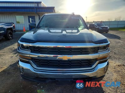Piąte zdjęcie samochodu w środku: 2018 CHEVROLET SILVERADO K1500 LT VIN:1GCVKREC1JZ318696 - miniatura
