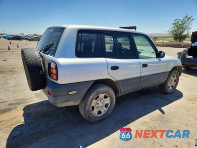 Trzecie zdjęcie samochodu z tyłu: 1998 TOYOTA RAV4 BASE VIN:JT3HP10V9W7098529 - miniatura