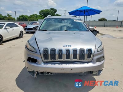 Piąte zdjęcie samochodu w środku: 2016 JEEP CHEROKEE LATITUDE VIN:1C4PJLCB0GW264059 - miniatura