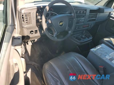 Zdjęcie 8 z 12 samochodu: 2015 CHEV EXPRESS 2500 VIN:1GCWGFCF0F1223098 - miniatura