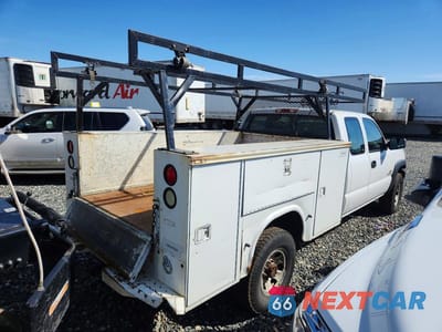 Trzecie zdjęcie samochodu z tyłu: 2004 CHEVROLET SILVERADO K3500 VIN:1GBHK39214E285551 - miniatura