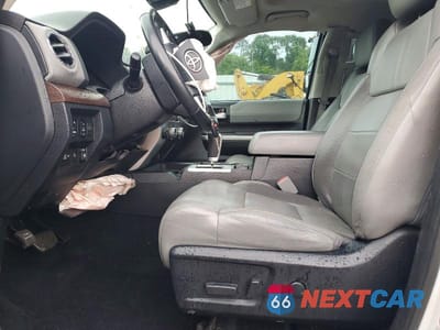 Zdjęcie 7 z 12 samochodu: 2018 TOYOTA TUNDRA CREWMAX LIMITED VIN:5TFHW5F10JX710197 - miniatura