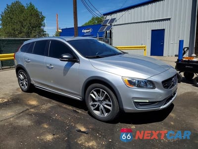 Czwarte zdjęcie samochodu z boku: 2016 VOLVO V60 CROSS COUNTRY PLATINUM VIN:YV4612HM6G1003397 - miniatura
