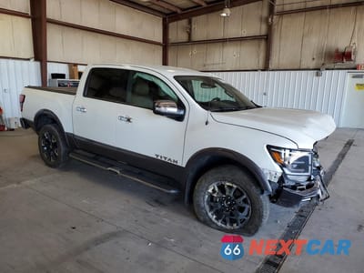 Czwarte zdjęcie samochodu z boku: 2021 NISSAN TITAN PLATINUM RESERVE VIN:1N6AA1ED1MN517445 - miniatura