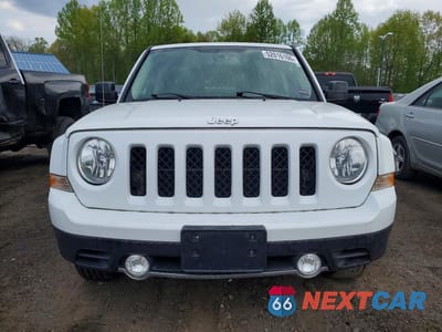 Piąte zdjęcie samochodu w środku: 2017 JEEP PATRIOT LATITUDE VIN:1C4NJRFB9HD155554 - miniatura