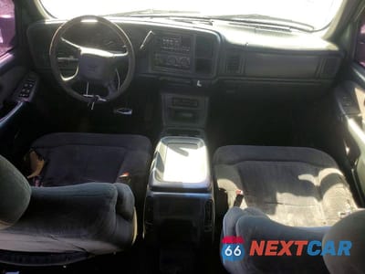 Zdjęcie 8 z 13 samochodu: 2002 CHEVROLET SILVERADO C2500 HEAVY DUTY VIN:1GCHC23G22F107713 - miniatura