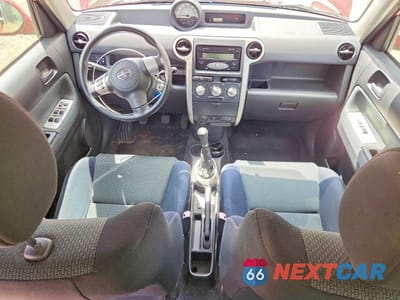Zdjęcie 8 z 13 samochodu: 2006 TOYOTA SCION XB VIN:JTLKT334X64125285 - miniatura