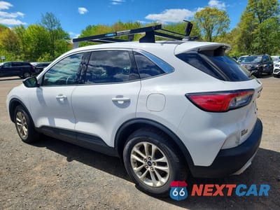 Drugie zdjęcie samochodu z przodu: 2022 FORD ESCAPE SE VIN:1FMCU9G65NUA64935 - miniatura