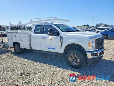 Czwarte zdjęcie samochodu z boku: 2023 FORD F250 SUPER DUTY VIN:1FT7X2BA4PEC28432 - miniatura