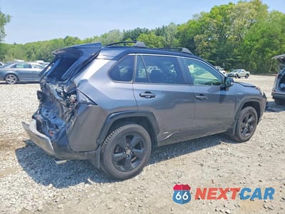 Trzecie zdjęcie samochodu z tyłu: 2020 TOYOTA RAV4 XSE VIN:JTMEWRFV7LD546142 - miniatura