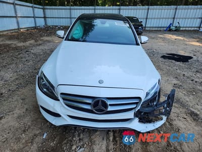 Piąte zdjęcie samochodu w środku: 2016 MERCEDES-BENZ C 300 4MATIC VIN:55SWF4KB9GU102874 - miniatura