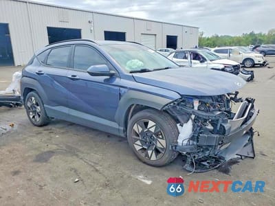 Czwarte zdjęcie samochodu z boku: 2024 HYUNDAI KONA SEL VIN:KM8HB3AB5RU115631 - miniatura