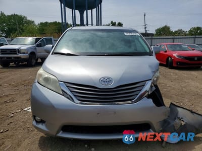 Piąte zdjęcie samochodu w środku: 2012 TOYOTA SIENNA XLE 8-PASSENGER VIN:5TDYK3DC8CS217039 - miniatura