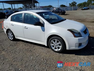 Czwarte zdjęcie samochodu z boku: 2012 NISSAN SENTRA 2.0 VIN:3N1AB6AP8CL745134 - miniatura
