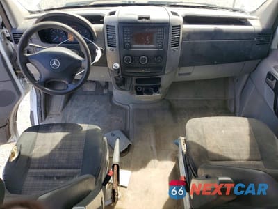 Zdjęcie 8 z 13 samochodu: 2014 MERCEDES-BENZ SPRINTER 3500 VIN:WD3PF4CC7E5832224 - miniatura