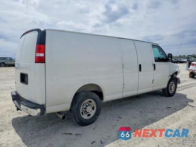 Trzecie zdjęcie samochodu z tyłu: 2025 CHEVROLET EXPRESS 3500 CARGO DELIVERY VAN VIN:1GCZGHF72S1251069 - miniatura