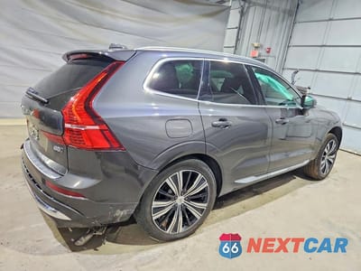 Trzecie zdjęcie samochodu z tyłu: 2023 VOLVO XC60 PLUS VIN:YV4L12RN3P1354231 - miniatura