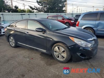 Czwarte zdjęcie samochodu z boku: 2013 HYUNDAI SONATA HYBRID VIN:KMHEC4A44DA096703 - miniatura