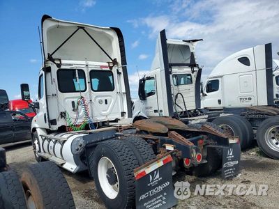 Trzecie zdjęcie samochodu z tyłu: 2018 FREIGHTLINER CASCADIA 113 SEMI TRUCK VIN:1FUBGAD96JLJV5406 - miniatura