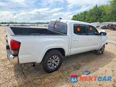Trzecie zdjęcie samochodu z tyłu: 2019 TOYOTA TACOMA SR5 V6 VIN:5TFAZ5CNXKX075815 - miniatura