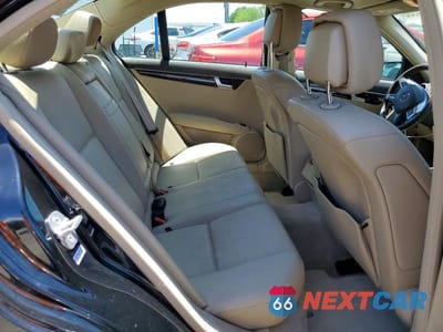 Zdjęcie 10 z 12 samochodu: 2013 MERCEDES-BENZ C 250 VIN:WDDGF4HB1DR272462 - miniatura