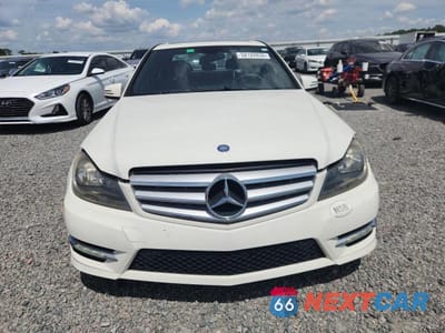 Piąte zdjęcie samochodu w środku: 2012 MERCEDES-BENZ C 250 VIN:WDDGF4HBXCR203302 - miniatura