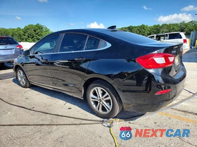 Drugie zdjęcie samochodu z przodu: 2017 CHEVROLET CRUZE LT VIN:1G1BE5SM8H7259645 - miniatura