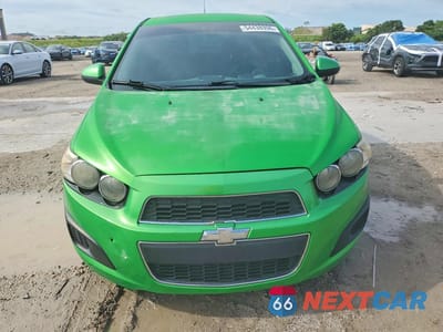 Piąte zdjęcie samochodu w środku: 2015 CHEVROLET SONIC LT VIN:1G1JC5SH5F4119653 - miniatura