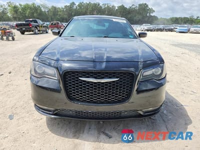 Piąte zdjęcie samochodu w środku: 2019 CHRYSLER 300 S VIN:2C3CCABGXKH590716 - miniatura