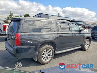 Trzecie zdjęcie samochodu z tyłu: 2019 CHEVROLET SUBURBAN C1500 LT VIN:1GNSCHKC5KR296631 - miniatura
