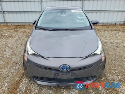 Piąte zdjęcie samochodu w środku: 2017 TOYOTA PRIUS TWO VIN:JTDKBRFUXH3028271 - miniatura
