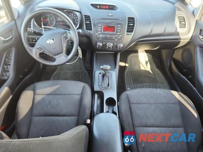 Zdjęcie 8 z 13 samochodu: 2016 KIA FORTE LX VIN:KNAFK4A68G5613055 - miniatura