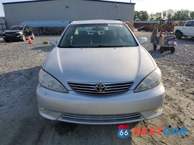 Piąte zdjęcie samochodu w środku: 2005 TOYOTA CAMRY XLE V6 VIN:4T1BF30K85U093940 - miniatura